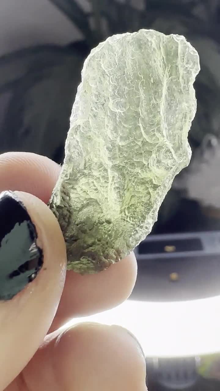 モルダバイト テクタイト - 博物館グレード | 4.7g - Etsy 日本